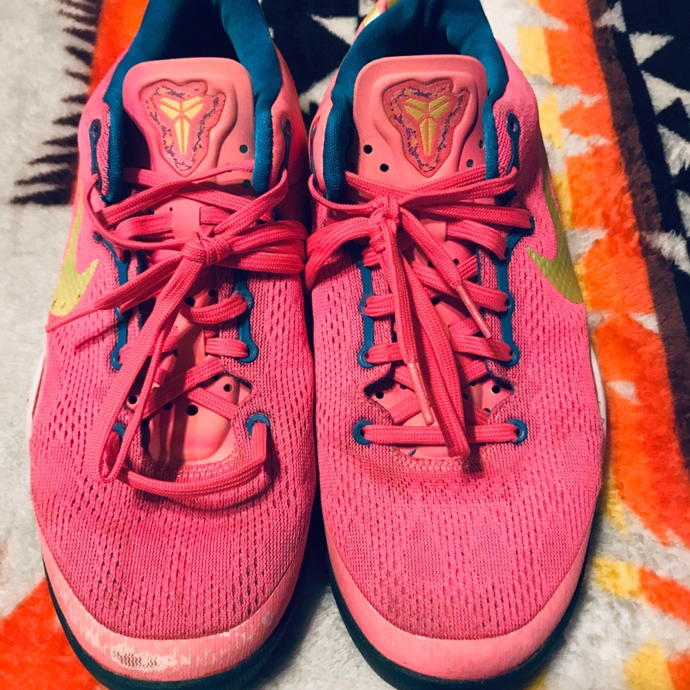 Kobe 8 ladies basketball shoe
